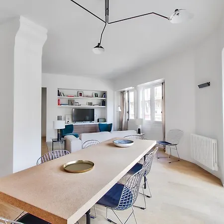 Rue Du Louvre - Luxury