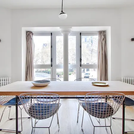 Rue Du Louvre - Luxury